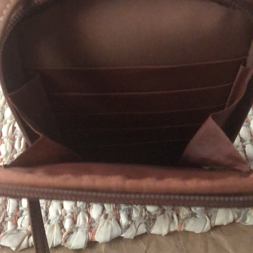Crossbody - Picture 2 of 6